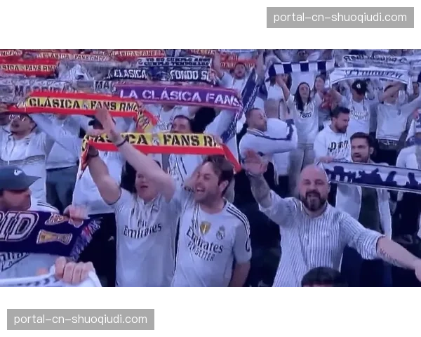 特写：盲人球迷在辅助解说耳机帮助下，在伯纳乌“观看”国家德比