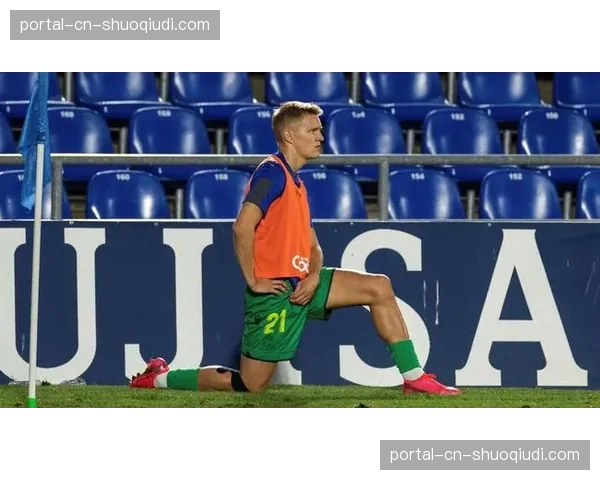 “比利亚雷亚尔2-2战平皇家贝蒂斯,客队两度利用直接任意球追平比分”